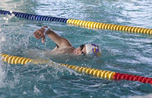 自由式游泳技巧：克服踢水常見挑戰